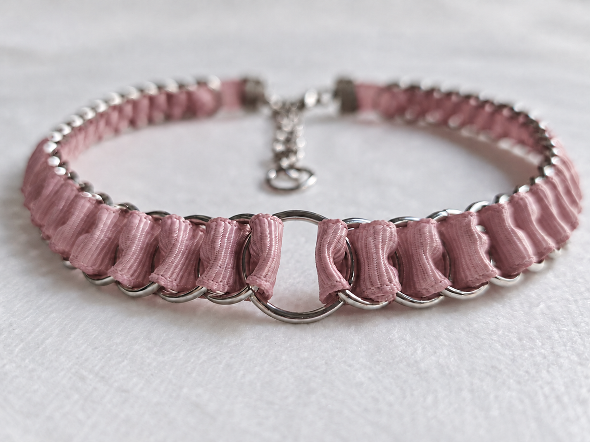 Front detail of the LOOM dusty pink fabric ribbon chainmail choker with central stainless steel O-ring.