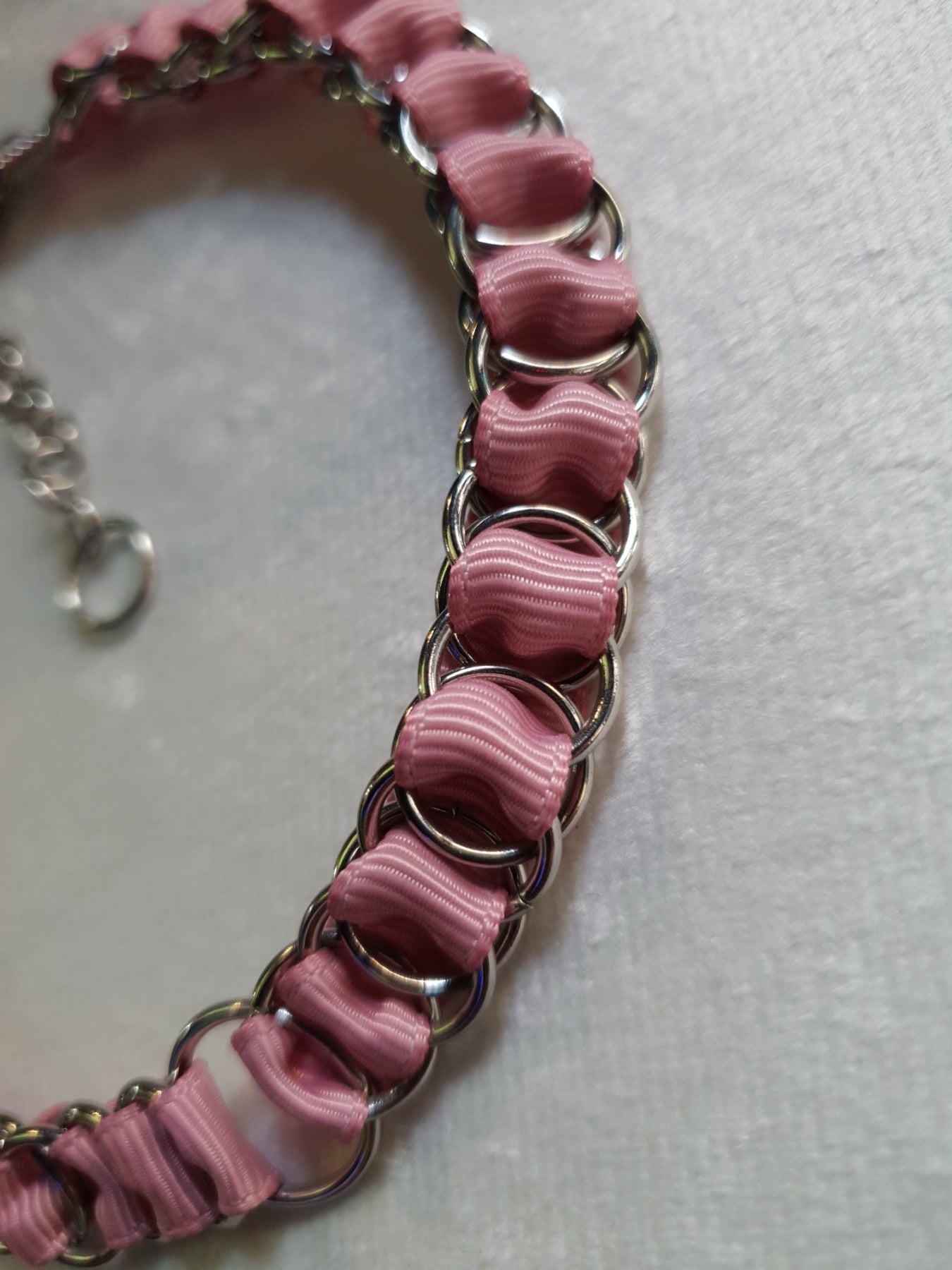 Dusty pink chainmail ribbon choker, stainless steel, side view