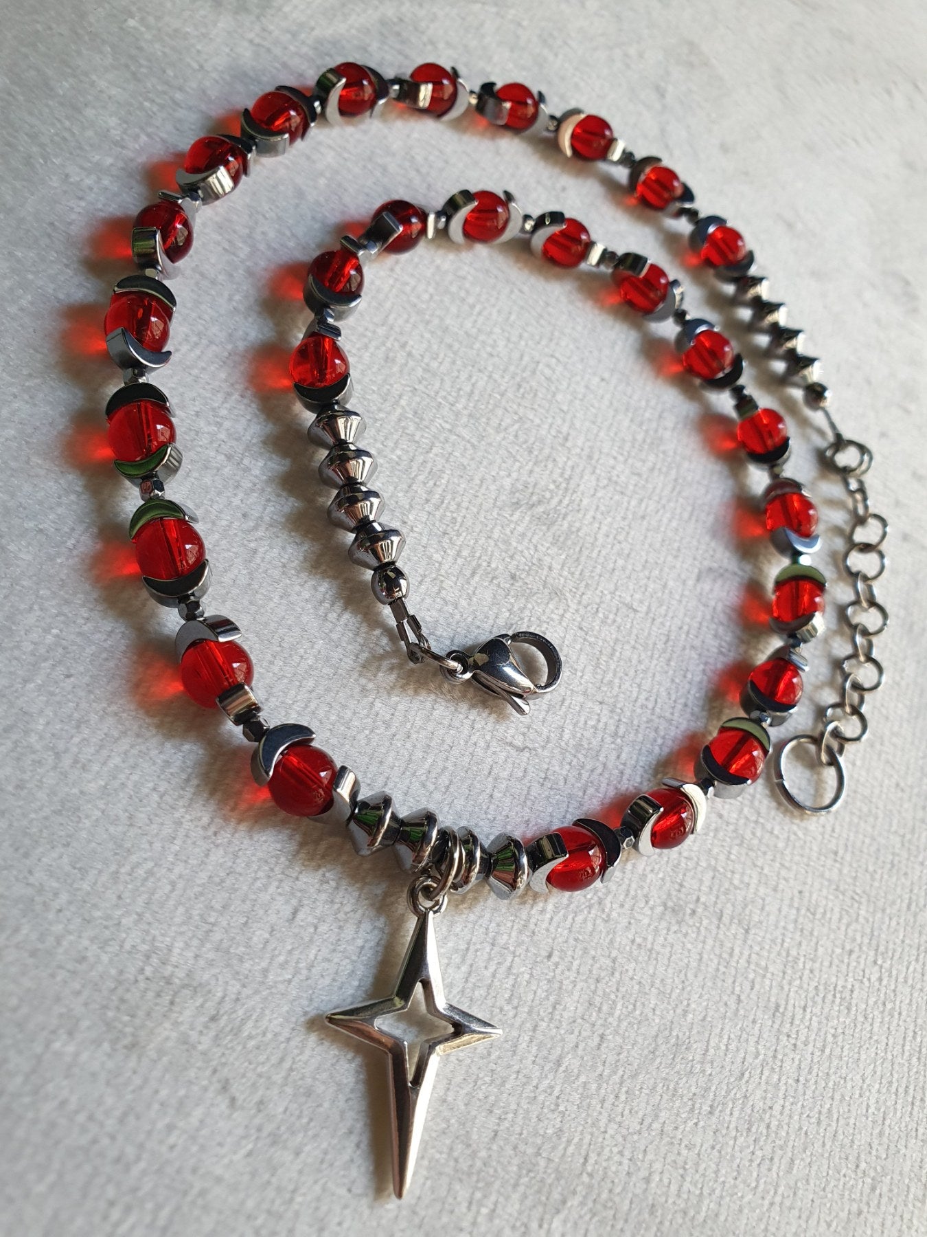 ✦ 𝐂𝐄𝐋𝐄𝐒𝐓𝐈𝐀 ✦ | Red Glass & Hematite Necklace