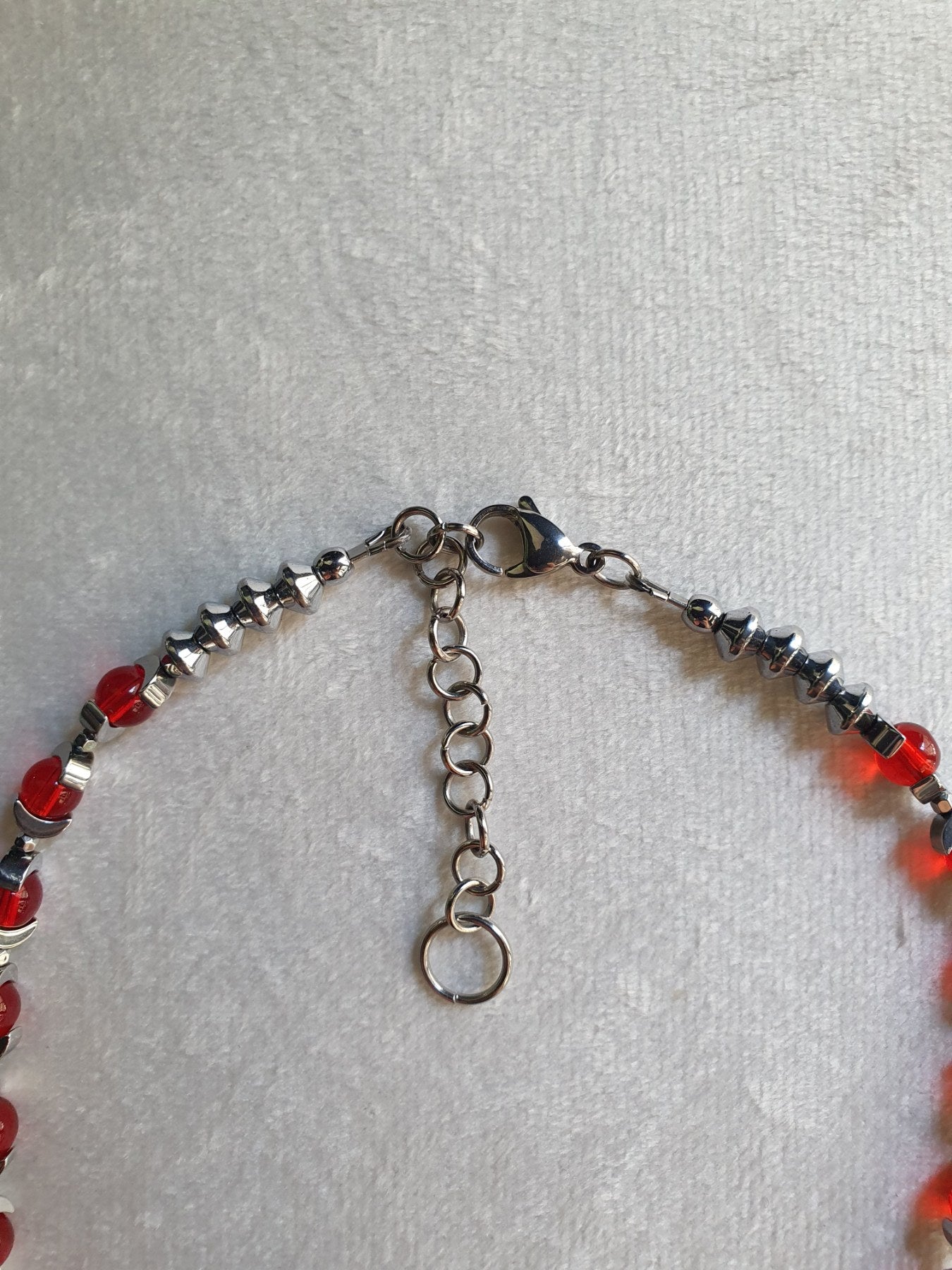 ✦ 𝐂𝐄𝐋𝐄𝐒𝐓𝐈𝐀 ✦ | Red Glass & Hematite Necklace