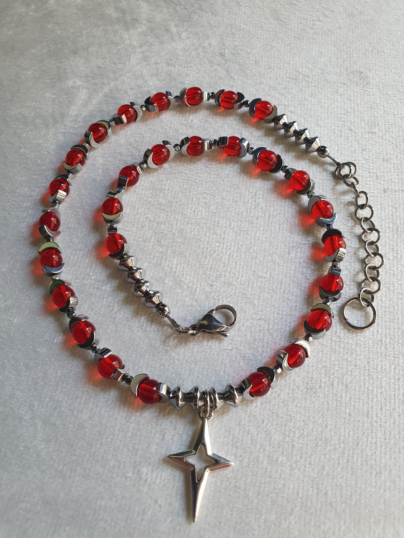 ✦ 𝐂𝐄𝐋𝐄𝐒𝐓𝐈𝐀 ✦ | Red Glass & Hematite Necklace